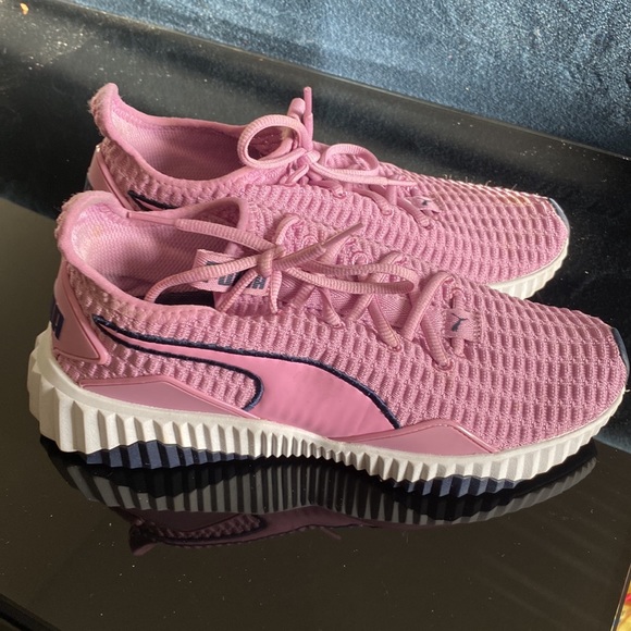 PUMA size 6.5 lavender Color - Picture 6 of 6